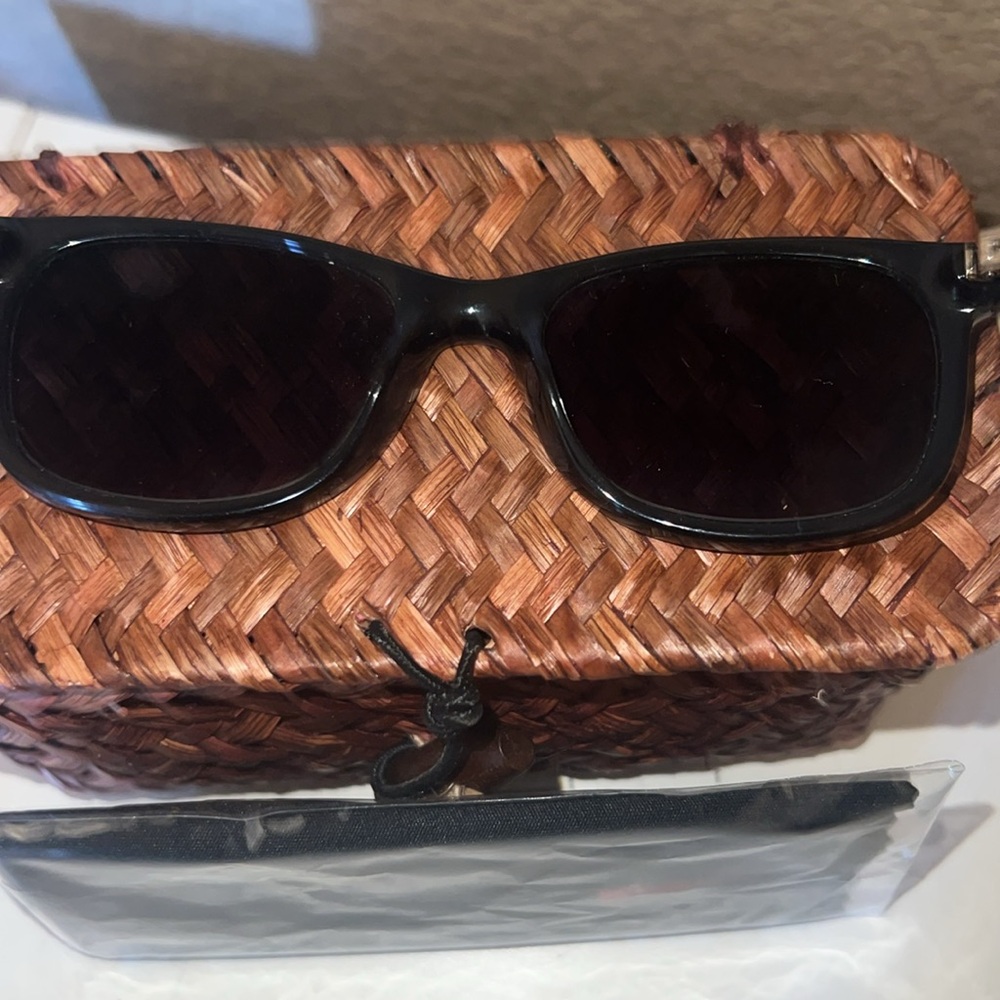 Kids Ray-Ban Classic Black Sunglasses (see description) - Picture 4 of 5